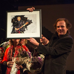 Rune Endal får overrakt et portrett under 15-års jubileumskonsert i 2012
